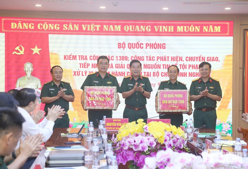 Thượng tướng Nguyễn Văn Gấu kiểm tra công tác 1389 tại Nghệ An